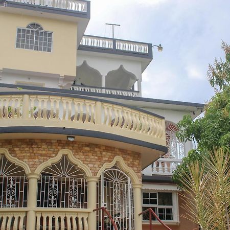Van Villa Guesthouse Negril Eksteriør billede