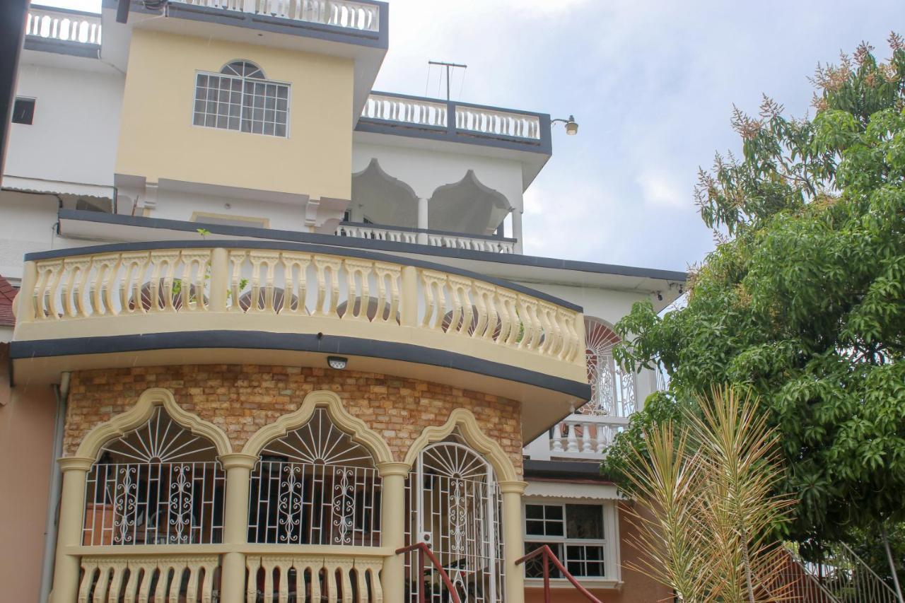 Van Villa Guesthouse Negril Eksteriør billede