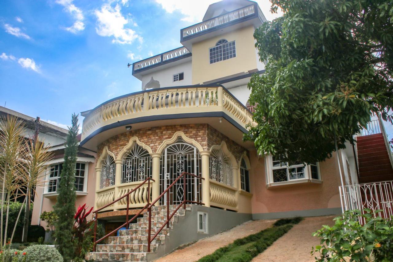 Van Villa Guesthouse Negril Eksteriør billede