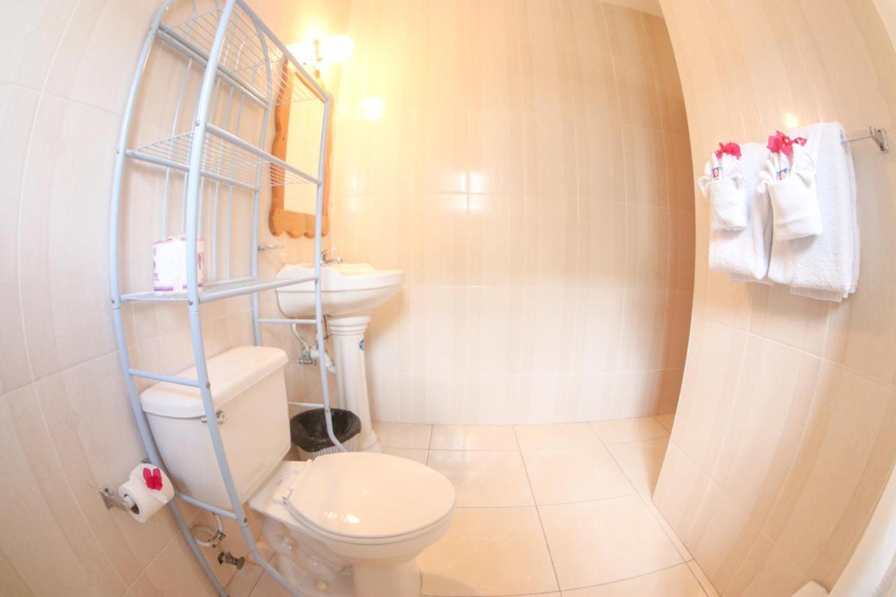 Van Villa Guesthouse Negril Eksteriør billede