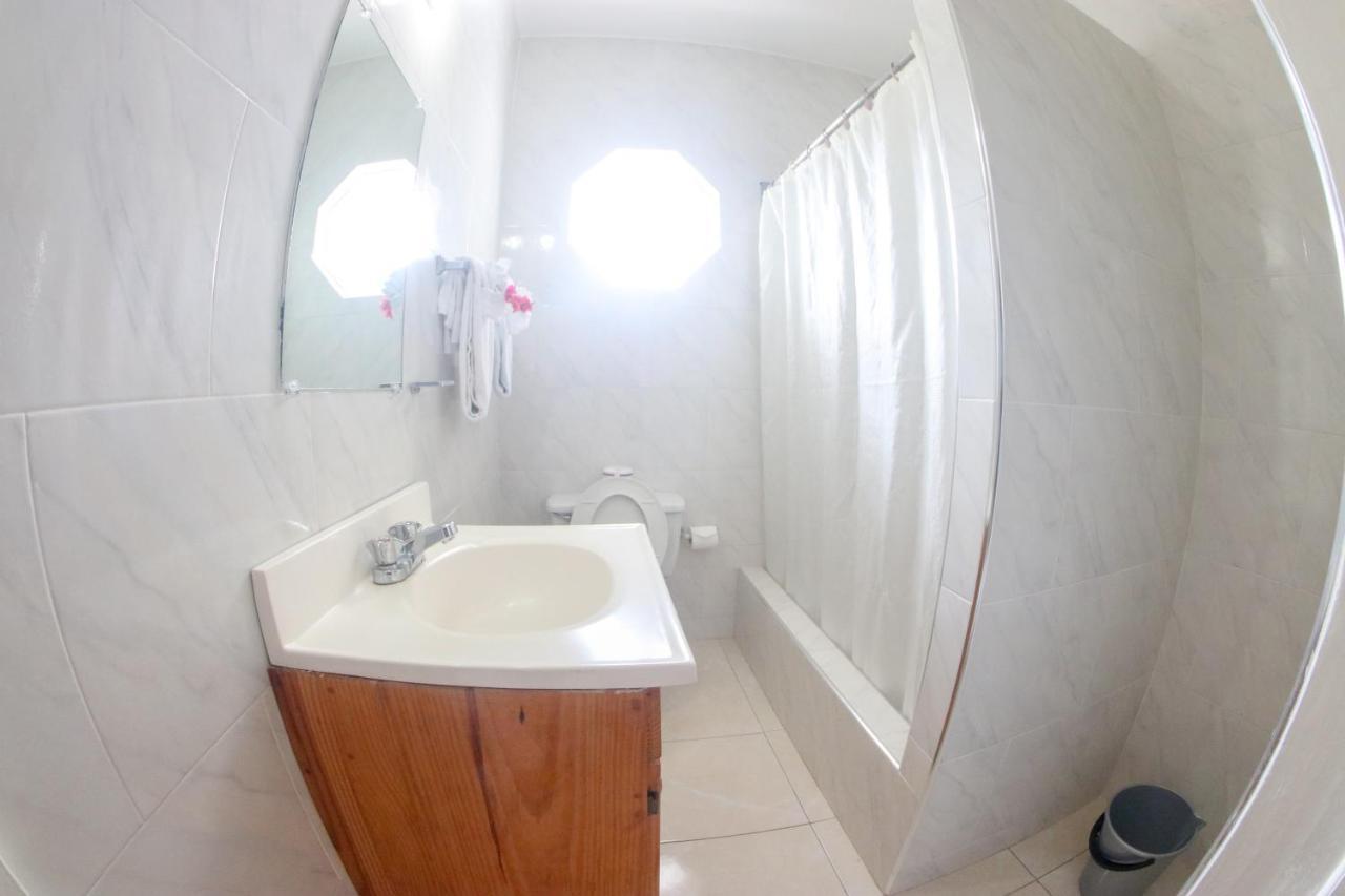 Van Villa Guesthouse Negril Eksteriør billede