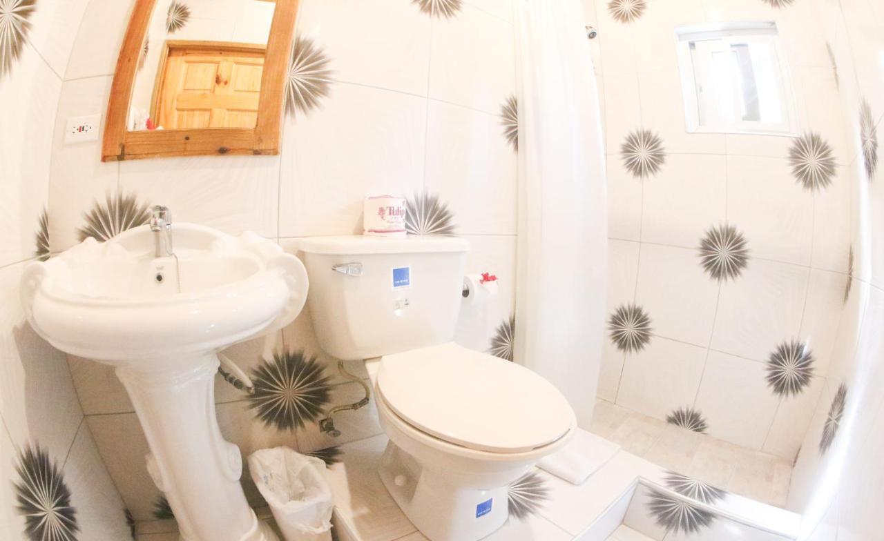 Van Villa Guesthouse Negril Eksteriør billede