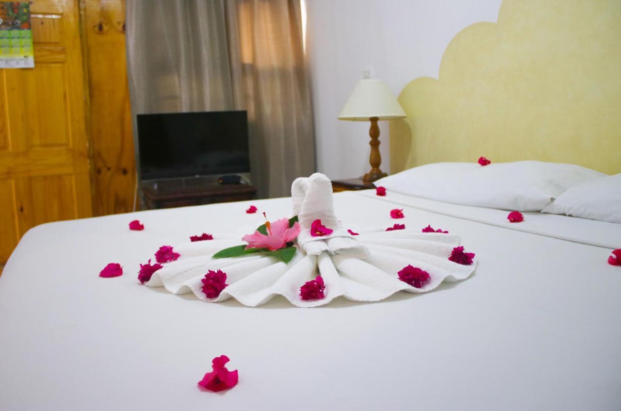 Van Villa Guesthouse Negril Eksteriør billede