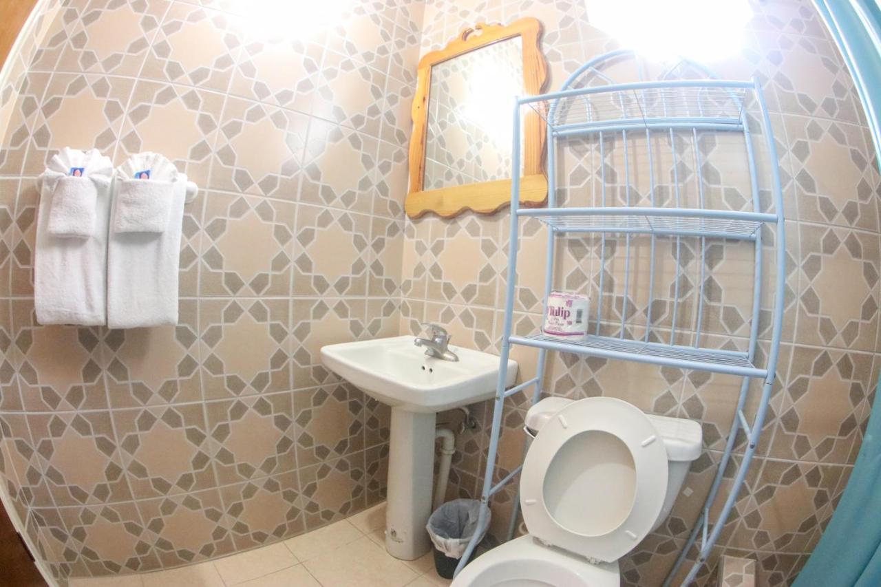 Van Villa Guesthouse Negril Eksteriør billede