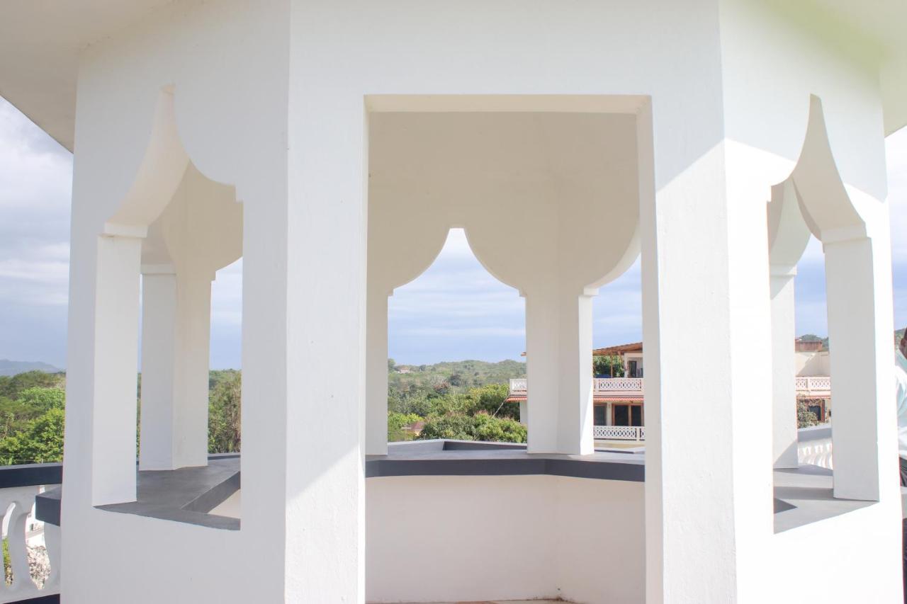 Van Villa Guesthouse Negril Eksteriør billede
