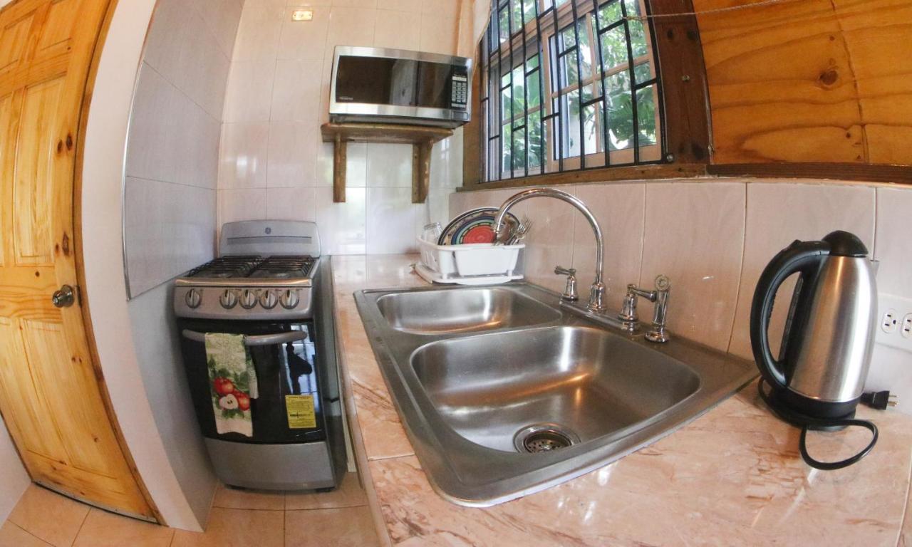 Van Villa Guesthouse Negril Eksteriør billede