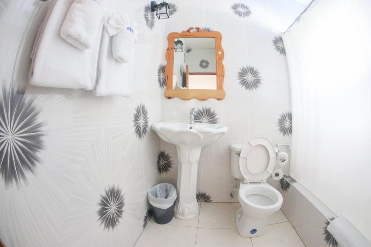 Van Villa Guesthouse Negril Eksteriør billede